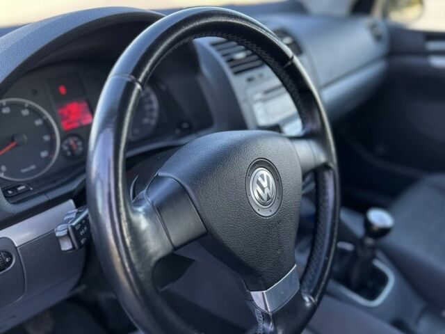 Черный Фольксваген Гольф, объемом двигателя 1.6 л и пробегом 198 тыс. км за 6599 $, фото 11 на Automoto.ua