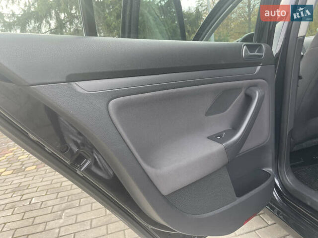 Чорний Фольксваген Гольф, об'ємом двигуна 1.6 л та пробігом 213 тис. км за 5950 $, фото 13 на Automoto.ua