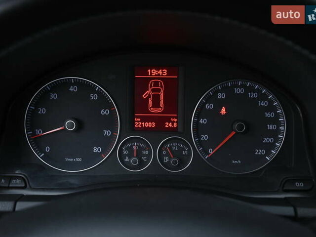 Черный Фольксваген Гольф, объемом двигателя 1.39 л и пробегом 221 тыс. км за 6800 $, фото 17 на Automoto.ua