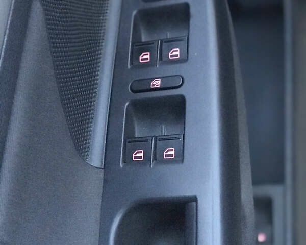 Черный Фольксваген Гольф, объемом двигателя 1.4 л и пробегом 206 тыс. км за 5900 $, фото 21 на Automoto.ua