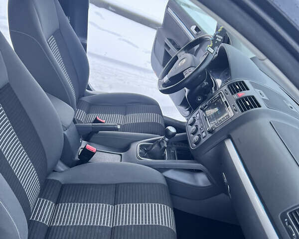 Черный Фольксваген Гольф, объемом двигателя 1.4 л и пробегом 258 тыс. км за 5850 $, фото 13 на Automoto.ua