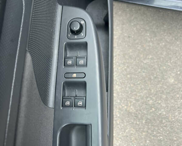 Черный Фольксваген Гольф, объемом двигателя 1.4 л и пробегом 244 тыс. км за 5800 $, фото 12 на Automoto.ua