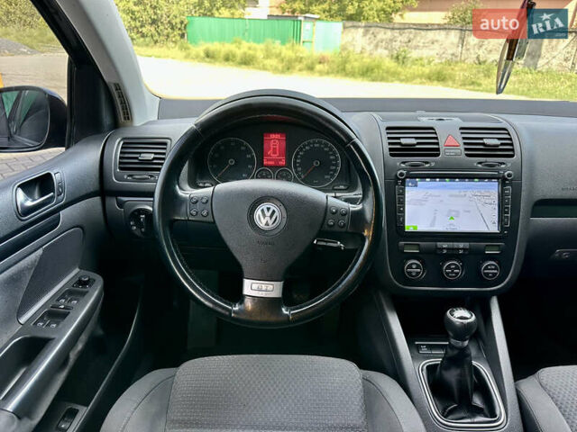 Черный Фольксваген Гольф, объемом двигателя 1.4 л и пробегом 215 тыс. км за 5999 $, фото 9 на Automoto.ua
