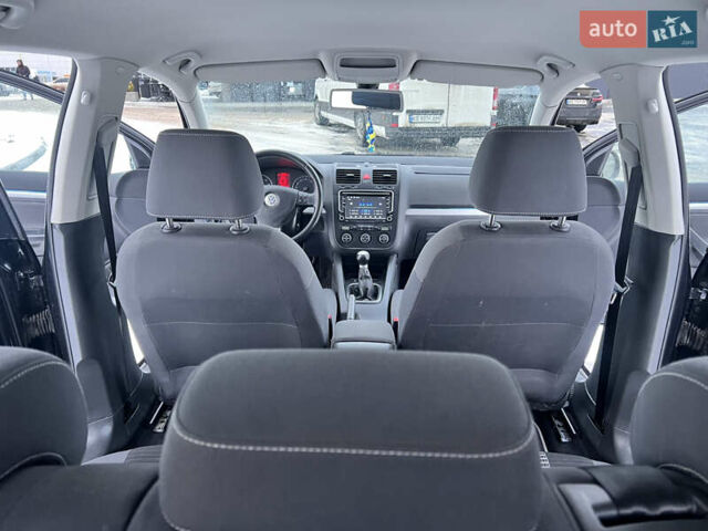 Черный Фольксваген Гольф, объемом двигателя 1.4 л и пробегом 258 тыс. км за 5850 $, фото 14 на Automoto.ua