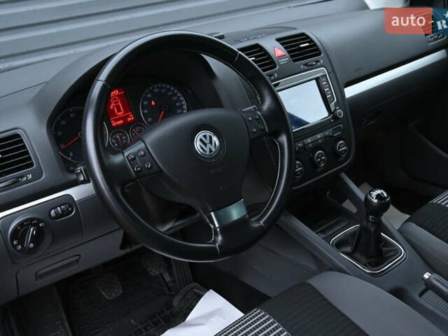Черный Фольксваген Гольф, объемом двигателя 1.39 л и пробегом 221 тыс. км за 6800 $, фото 16 на Automoto.ua