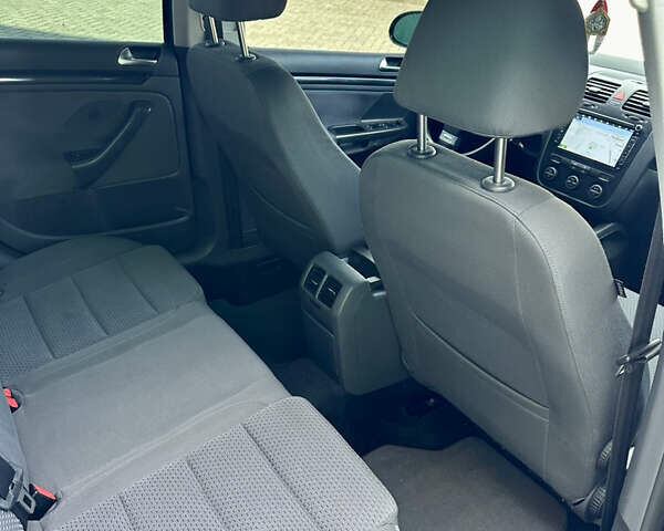 Черный Фольксваген Гольф, объемом двигателя 1.4 л и пробегом 215 тыс. км за 5999 $, фото 15 на Automoto.ua