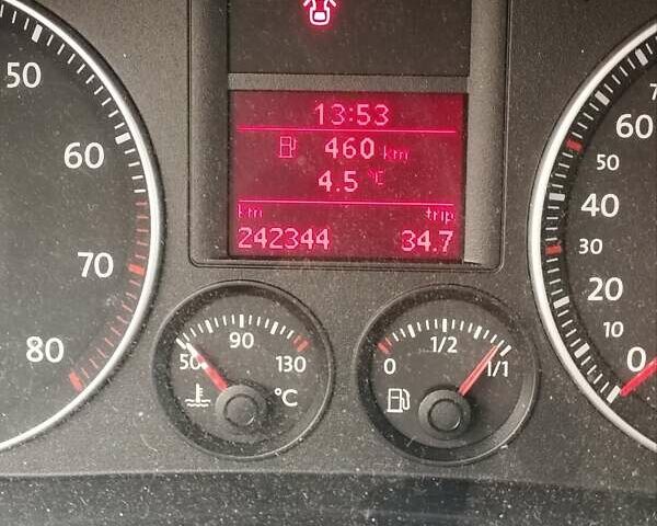 Черный Фольксваген Гольф, объемом двигателя 1.6 л и пробегом 242 тыс. км за 5850 $, фото 24 на Automoto.ua