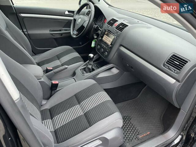 Черный Фольксваген Гольф, объемом двигателя 0 л и пробегом 240 тыс. км за 6600 $, фото 31 на Automoto.ua