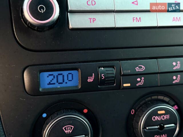 Черный Фольксваген Гольф, объемом двигателя 1.4 л и пробегом 211 тыс. км за 5690 $, фото 81 на Automoto.ua