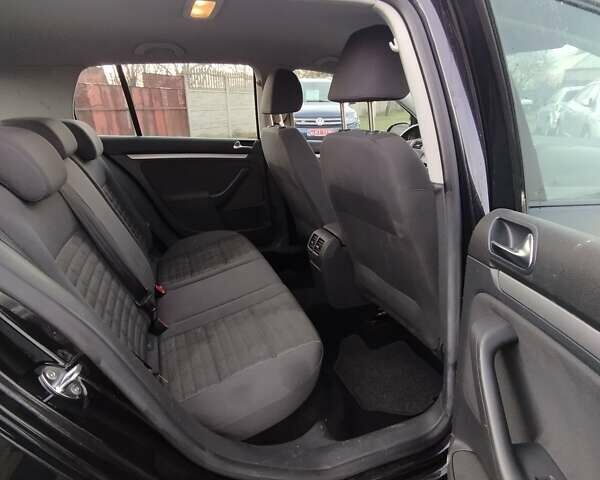 Черный Фольксваген Гольф, объемом двигателя 1.6 л и пробегом 242 тыс. км за 5850 $, фото 31 на Automoto.ua