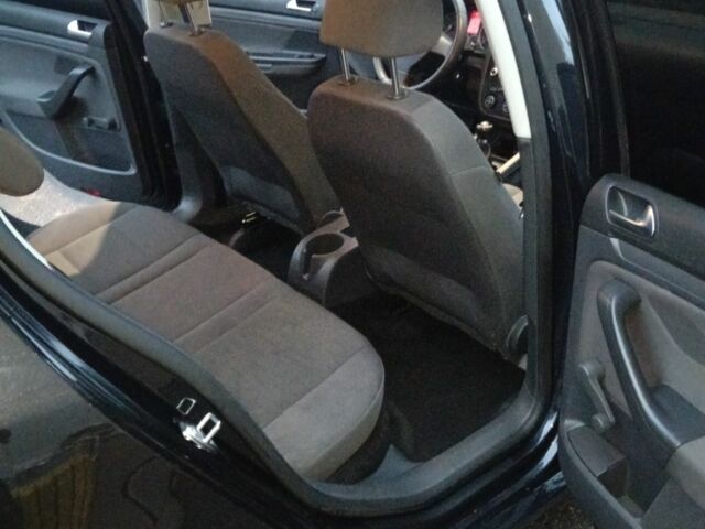 Черный Фольксваген Гольф, объемом двигателя 1.9 л и пробегом 315 тыс. км за 6800 $, фото 21 на Automoto.ua