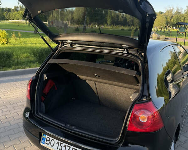 Черный Фольксваген Гольф, объемом двигателя 1.6 л и пробегом 340 тыс. км за 4999 $, фото 22 на Automoto.ua