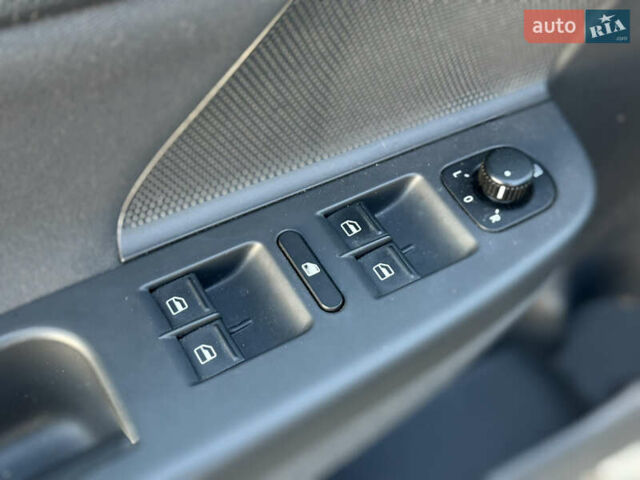 Чорний Фольксваген Гольф, об'ємом двигуна 1.4 л та пробігом 211 тис. км за 5650 $, фото 44 на Automoto.ua