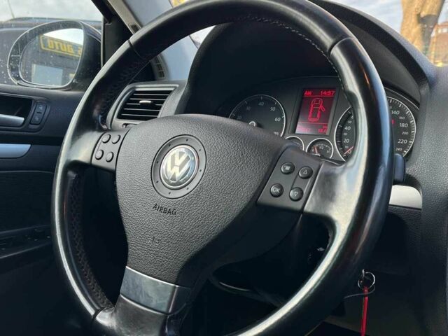 Черный Фольксваген Гольф, объемом двигателя 1.4 л и пробегом 248 тыс. км за 6999 $, фото 14 на Automoto.ua