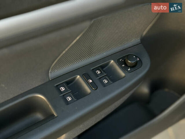 Черный Фольксваген Гольф, объемом двигателя 1.4 л и пробегом 211 тыс. км за 5690 $, фото 52 на Automoto.ua