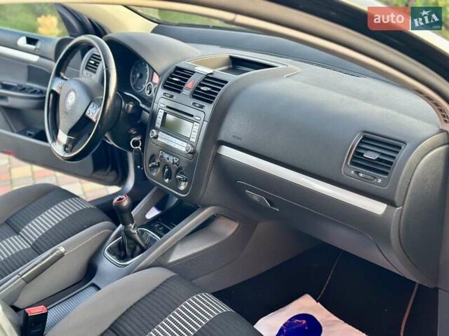 Чорний Фольксваген Гольф, об'ємом двигуна 1.6 л та пробігом 195 тис. км за 6399 $, фото 23 на Automoto.ua