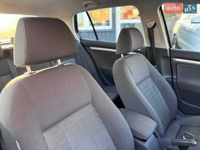 Чорний Фольксваген Гольф, об'ємом двигуна 1.6 л та пробігом 198 тис. км за 6999 $, фото 35 на Automoto.ua