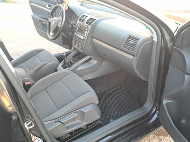 Черный Фольксваген Гольф, объемом двигателя 2 л и пробегом 287 тыс. км за 5799 $, фото 1 на Automoto.ua