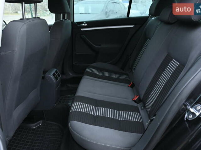 Черный Фольксваген Гольф, объемом двигателя 1.39 л и пробегом 221 тыс. км за 6800 $, фото 21 на Automoto.ua