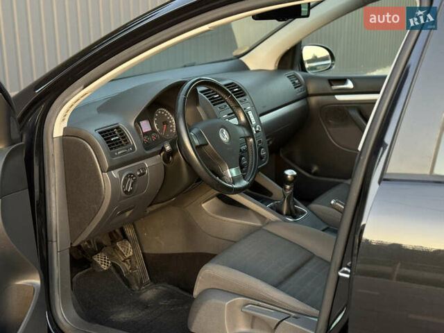 Черный Фольксваген Гольф, объемом двигателя 1.4 л и пробегом 211 тыс. км за 5690 $, фото 50 на Automoto.ua