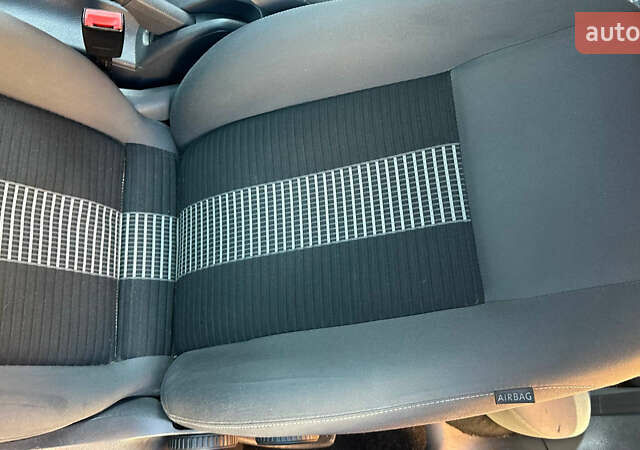 Чорний Фольксваген Гольф, об'ємом двигуна 1.6 л та пробігом 230 тис. км за 7600 $, фото 22 на Automoto.ua