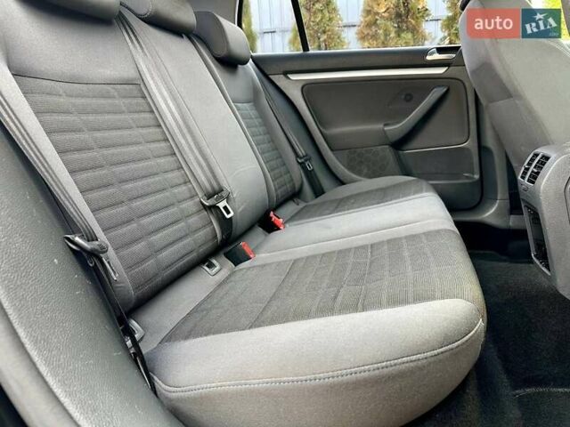 Черный Фольксваген Гольф, объемом двигателя 1.6 л и пробегом 215 тыс. км за 6300 $, фото 72 на Automoto.ua