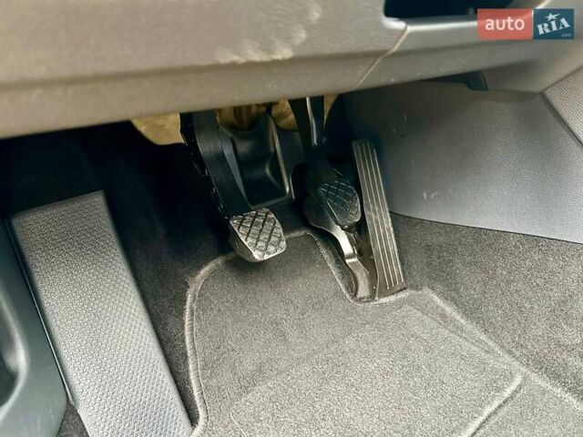 Черный Фольксваген Гольф, объемом двигателя 1.6 л и пробегом 215 тыс. км за 6300 $, фото 48 на Automoto.ua