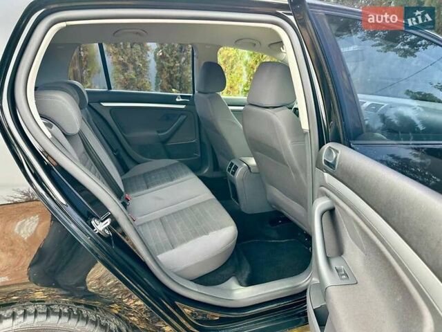 Черный Фольксваген Гольф, объемом двигателя 1.6 л и пробегом 215 тыс. км за 6300 $, фото 69 на Automoto.ua