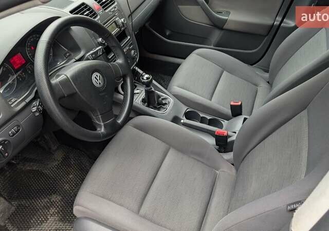 Черный Фольксваген Гольф, объемом двигателя 1.6 л и пробегом 178 тыс. км за 5950 $, фото 8 на Automoto.ua