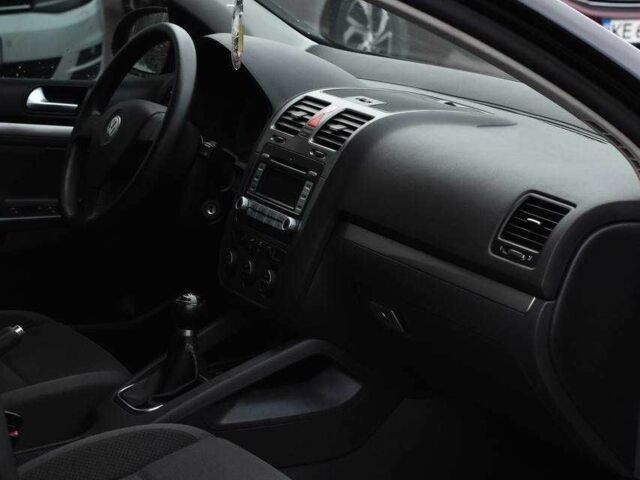 Черный Фольксваген Гольф, объемом двигателя 1.6 л и пробегом 223 тыс. км за 6999 $, фото 12 на Automoto.ua