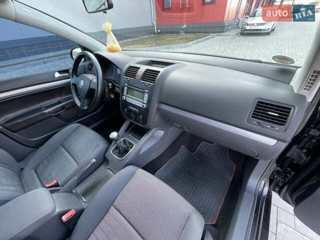 Чорний Фольксваген Гольф, об'ємом двигуна 1.4 л та пробігом 212 тис. км за 5399 $, фото 58 на Automoto.ua