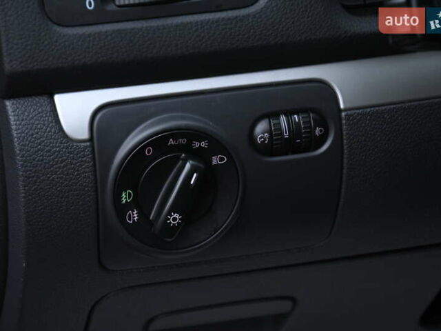 Черный Фольксваген Гольф, объемом двигателя 1.39 л и пробегом 221 тыс. км за 6800 $, фото 15 на Automoto.ua