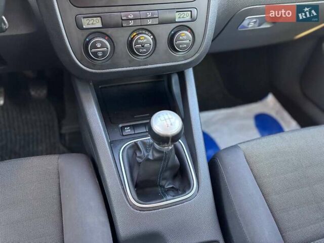 Чорний Фольксваген Гольф, об'ємом двигуна 1.6 л та пробігом 198 тис. км за 6999 $, фото 25 на Automoto.ua