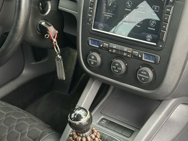 Черный Фольксваген Гольф, объемом двигателя 1.6 л и пробегом 210 тыс. км за 6500 $, фото 6 на Automoto.ua