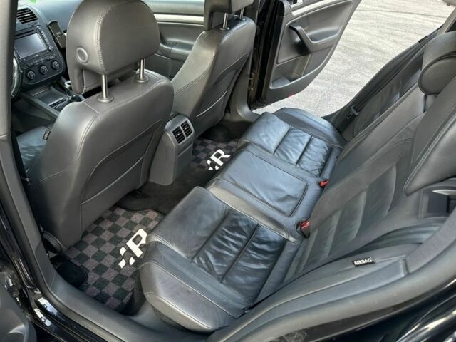 Черный Фольксваген Гольф, объемом двигателя 3.2 л и пробегом 250 тыс. км за 3000 $, фото 14 на Automoto.ua