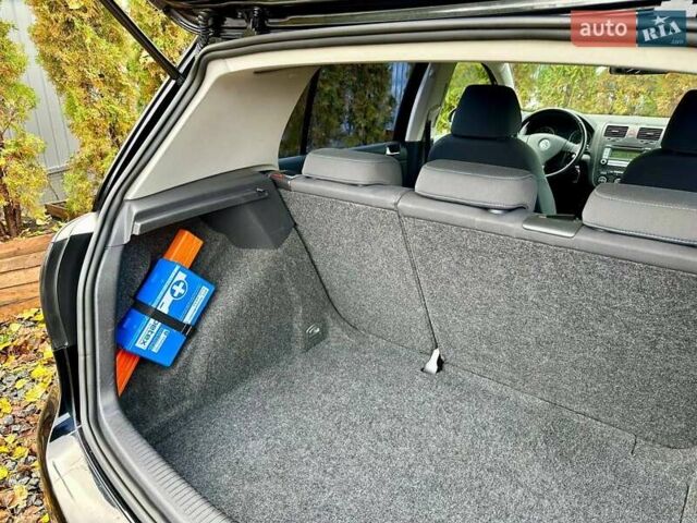 Черный Фольксваген Гольф, объемом двигателя 1.6 л и пробегом 215 тыс. км за 6300 $, фото 95 на Automoto.ua