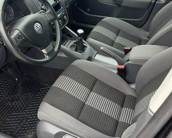 Черный Фольксваген Гольф, объемом двигателя 1.4 л и пробегом 184 тыс. км за 5950 $, фото 8 на Automoto.ua