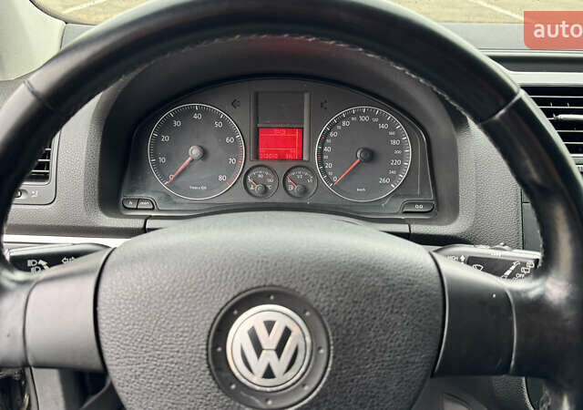 Черный Фольксваген Гольф, объемом двигателя 1.39 л и пробегом 242 тыс. км за 6999 $, фото 17 на Automoto.ua