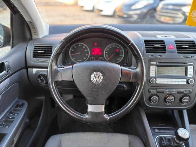 Черный Фольксваген Гольф, объемом двигателя 1.6 л и пробегом 198 тыс. км за 6999 $, фото 21 на Automoto.ua