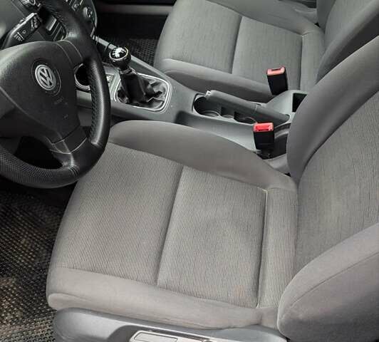 Черный Фольксваген Гольф, объемом двигателя 1.6 л и пробегом 178 тыс. км за 5950 $, фото 6 на Automoto.ua