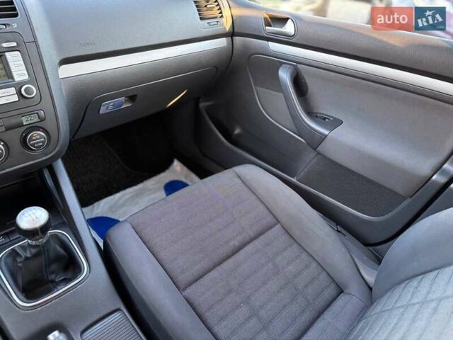 Чорний Фольксваген Гольф, об'ємом двигуна 1.6 л та пробігом 198 тис. км за 6999 $, фото 26 на Automoto.ua