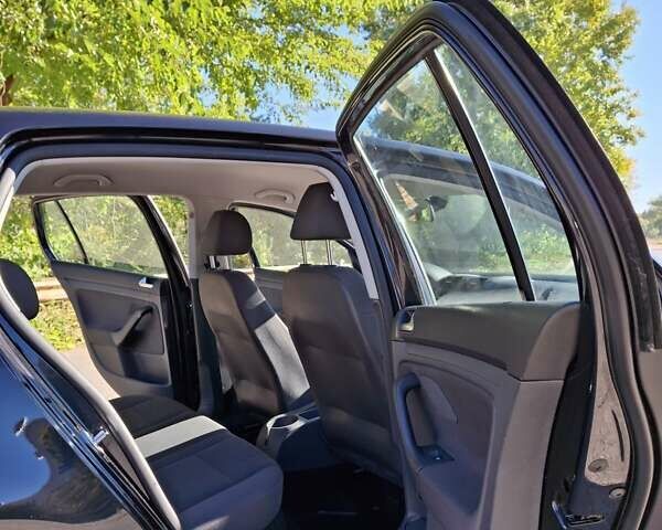 Черный Фольксваген Гольф, объемом двигателя 1.4 л и пробегом 276 тыс. км за 6600 $, фото 19 на Automoto.ua