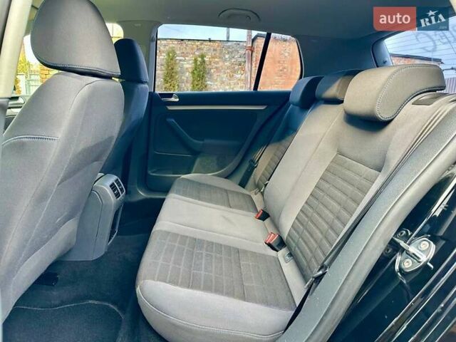 Черный Фольксваген Гольф, объемом двигателя 1.6 л и пробегом 215 тыс. км за 6300 $, фото 64 на Automoto.ua