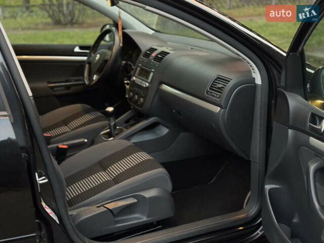 Чорний Фольксваген Гольф, об'ємом двигуна 1.6 л та пробігом 203 тис. км за 6600 $, фото 28 на Automoto.ua