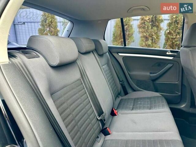 Черный Фольксваген Гольф, объемом двигателя 1.6 л и пробегом 215 тыс. км за 6300 $, фото 88 на Automoto.ua