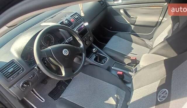 Черный Фольксваген Гольф, объемом двигателя 1.6 л и пробегом 228 тыс. км за 7500 $, фото 7 на Automoto.ua