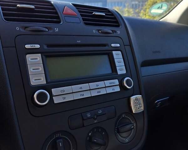 Черный Фольксваген Гольф, объемом двигателя 1.4 л и пробегом 276 тыс. км за 6600 $, фото 24 на Automoto.ua