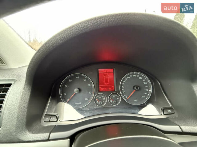 Черный Фольксваген Гольф, объемом двигателя 1.6 л и пробегом 226 тыс. км за 6950 $, фото 12 на Automoto.ua