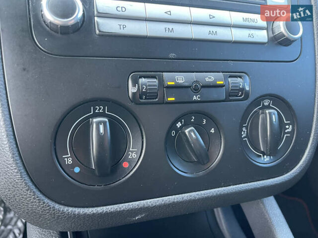 Чорний Фольксваген Гольф, об'ємом двигуна 1.4 л та пробігом 212 тис. км за 5399 $, фото 78 на Automoto.ua