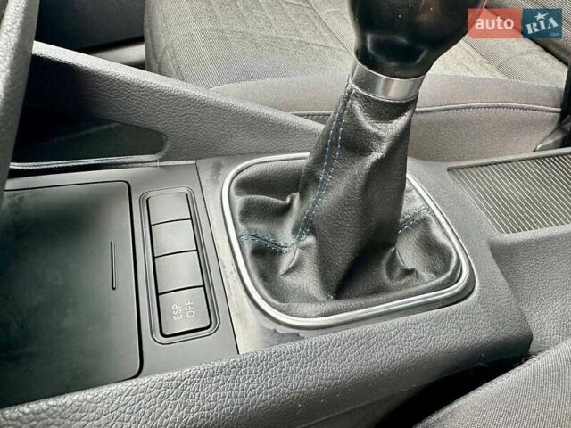 Черный Фольксваген Гольф, объемом двигателя 1.6 л и пробегом 215 тыс. км за 6300 $, фото 62 на Automoto.ua